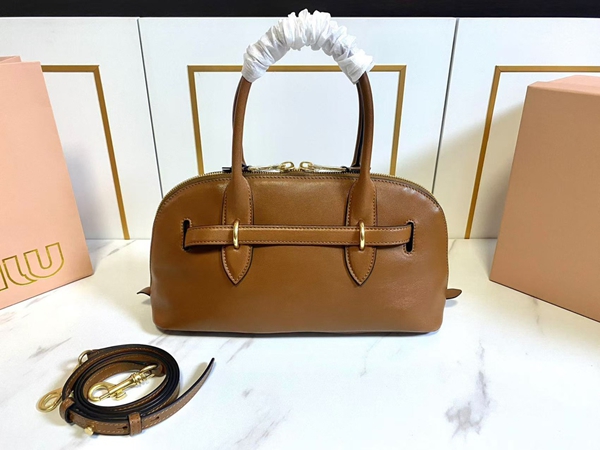 スーパーコピーブランドバッグ背面デザイン